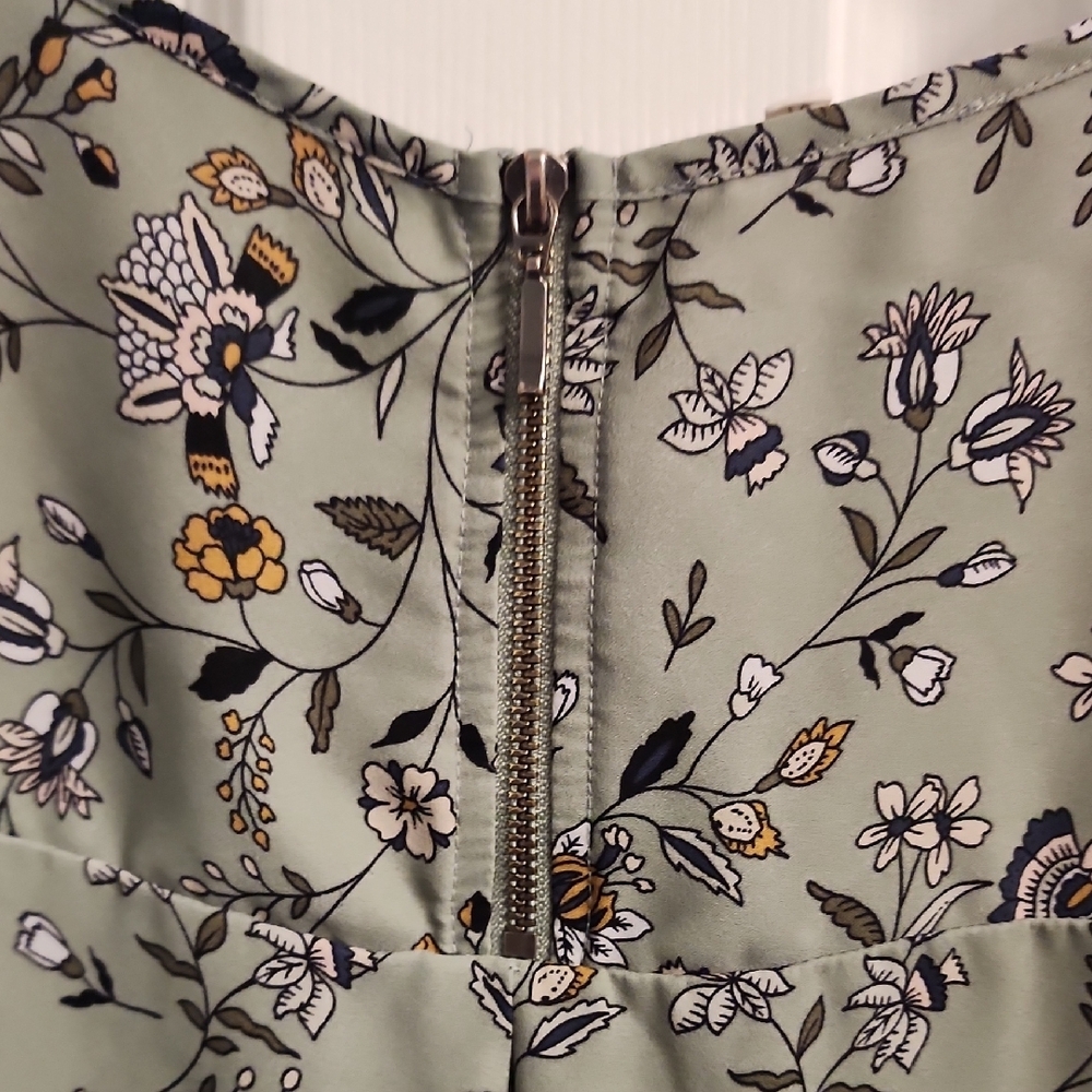 Maurices Floral Print Green Women's Top - Picture 3 of 4